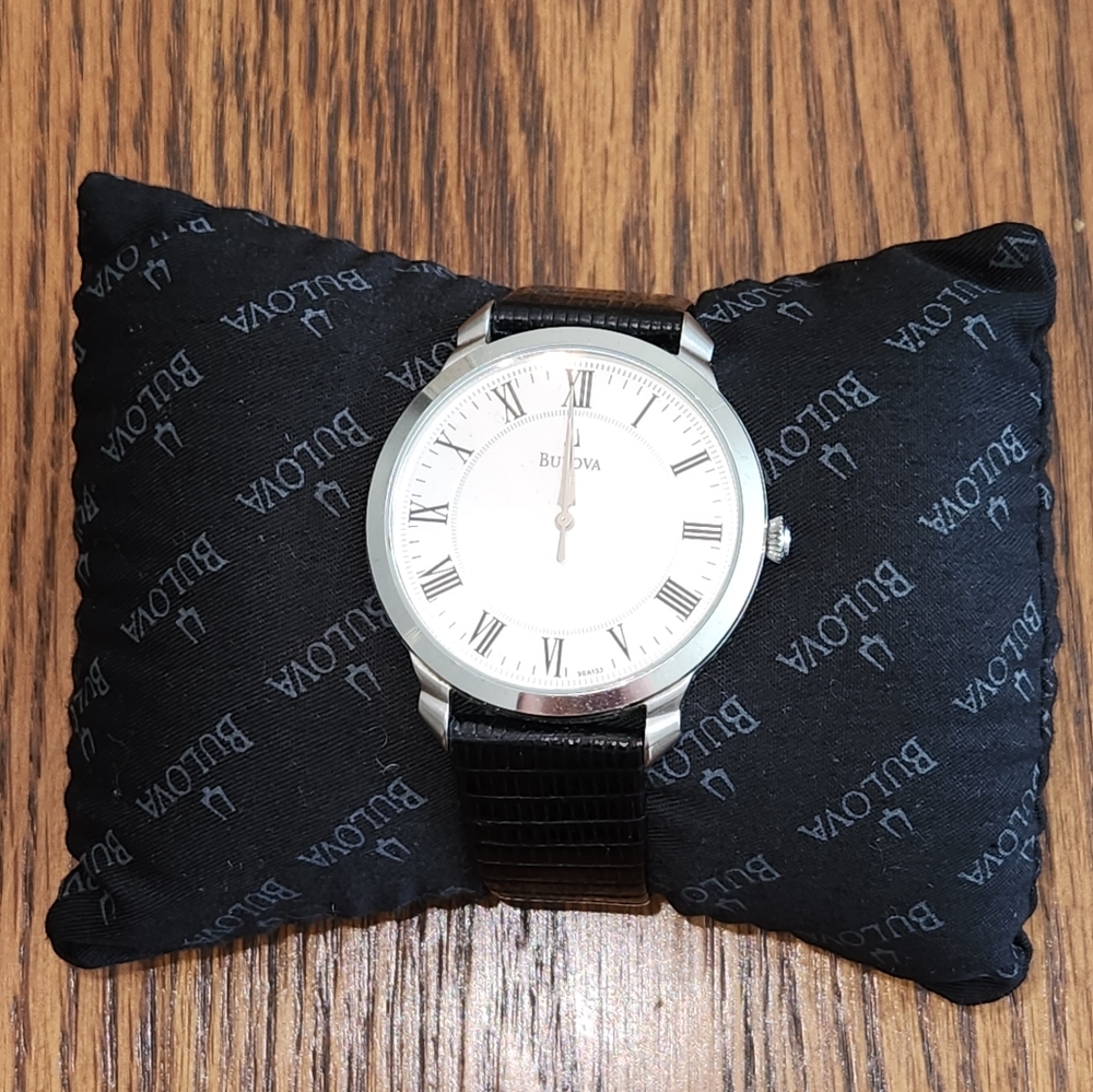 Men's In Used Condition Bulova Classic Black Leather Watch 96A133